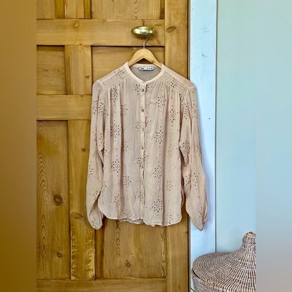 ZARA eyelet blouse - Picture 2 of 7